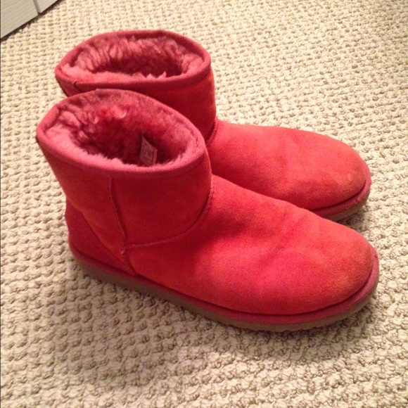 Classic Mini Red UGGs - Picture 2 of 4