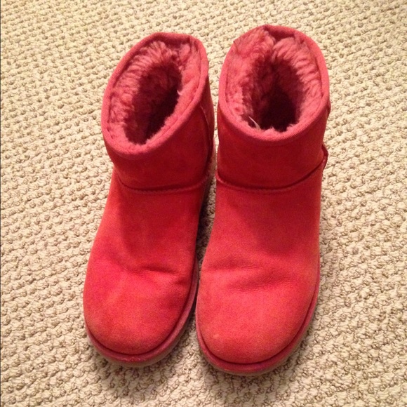 Classic Mini Red UGGs - Picture 3 of 4
