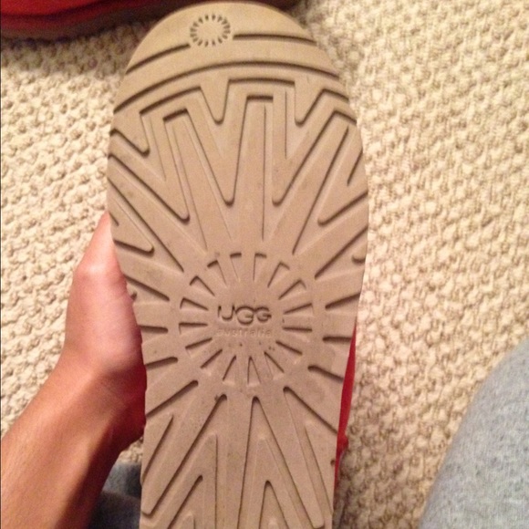 Classic Mini Red UGGs - Picture 4 of 4