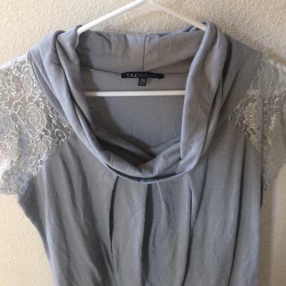 Lace cap sleeve blouse - Picture 3 of 3