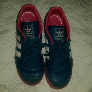 Reserved listing for @kiwAdidas girl sneakers sz 2