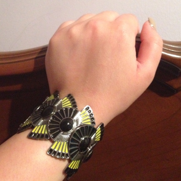 Black bracelet with detail- never worn