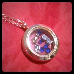 Grad locket reserved