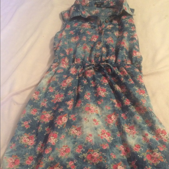 rhapsody Dresses & Skirts - ❤️denim floral dress❤️