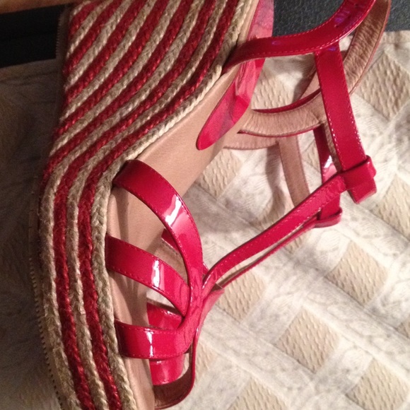 🏵🏵SOLD 🏵🏵 ⚡️André Assous red platform sandals - Picture 2 of 5