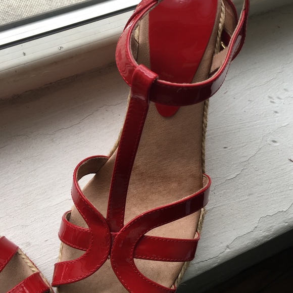 🏵🏵SOLD 🏵🏵 ⚡️André Assous red platform sandals - Picture 4 of 5