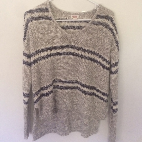 Long sleeve light sweater!