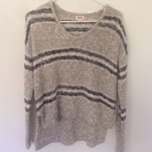 Long sleeve light sweater!