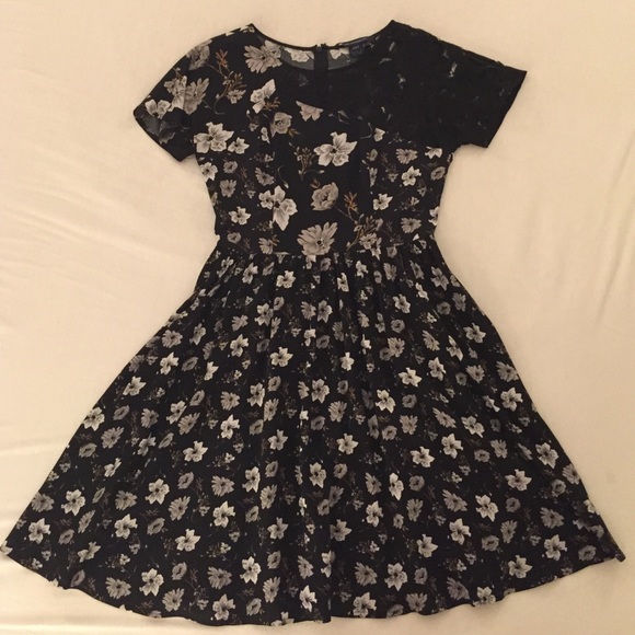 French Connection Dresses & Skirts - French connection floral fit and flare lace dress