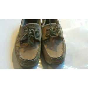 Tan sperry topsiders.