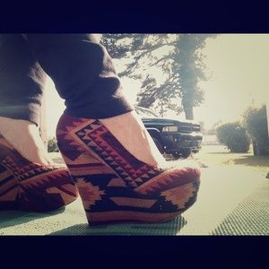 Steve Madden Aztec Design Wedges