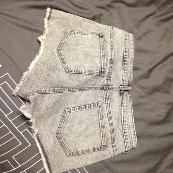 Gray Jean shorts - Picture 2 of 3