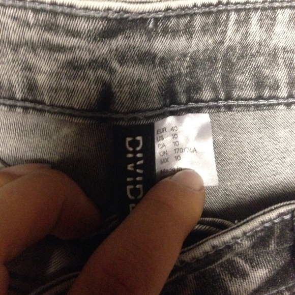 Gray Jean shorts - Picture 3 of 3