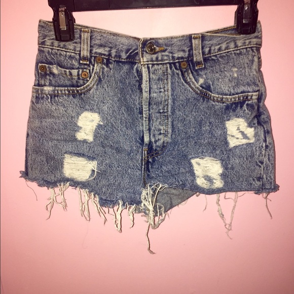 Urban Outfitters Levis destroyed highwasted shorts