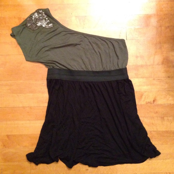 *DONATED TO YOGA STUDIO* Statement Top