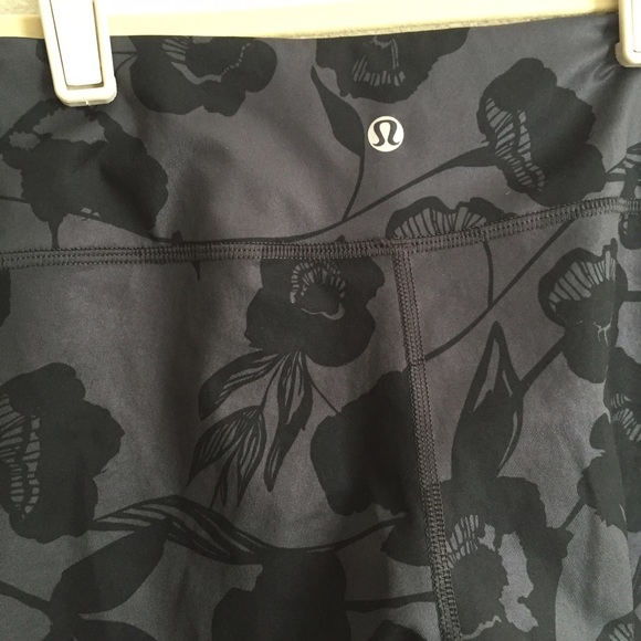 SOLD Lululemon brisk bloom wunder under crop - Picture 2 of 4