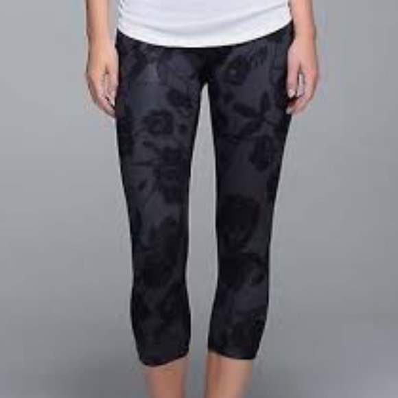 SOLD Lululemon brisk bloom wunder under crop - Picture 4 of 4