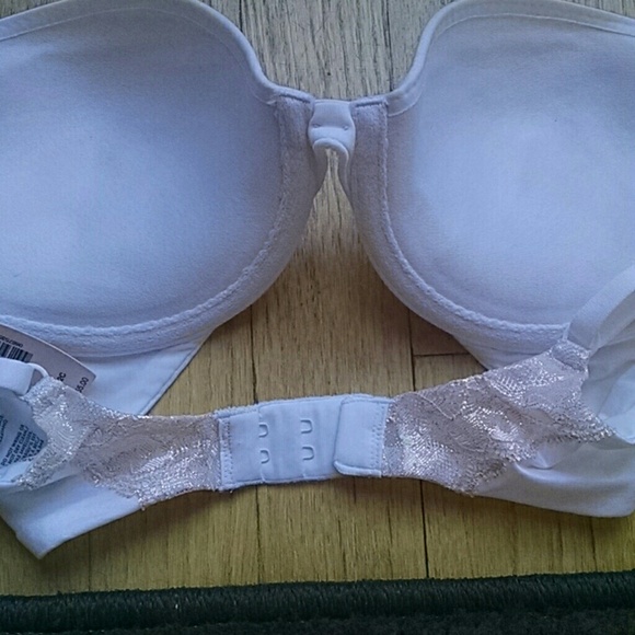 Fabulous by Victoria's Secret Plunge 32C - Picture 3 of 4