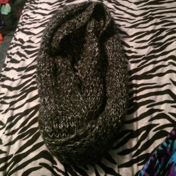 Vs scarf