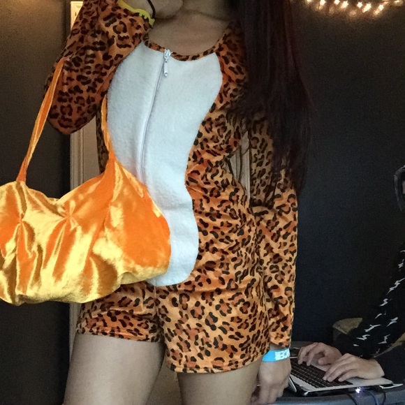 🎃Chester Cheetah romper costume with accessory🎃