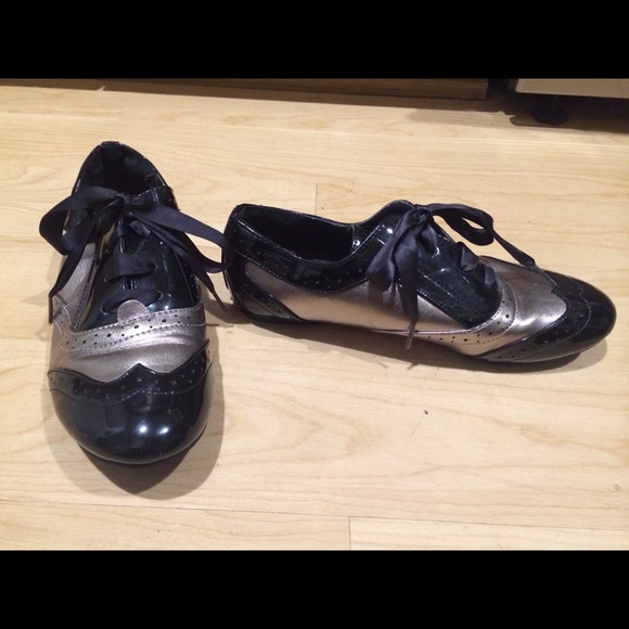 Oxford style Shoes - Picture 1 of 1