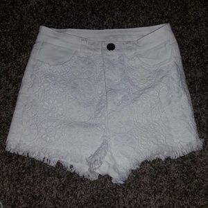 Hi-rise floral crochet white shorts
