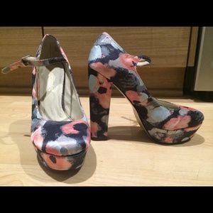 Floral Thick heeled pumps 🌷👠