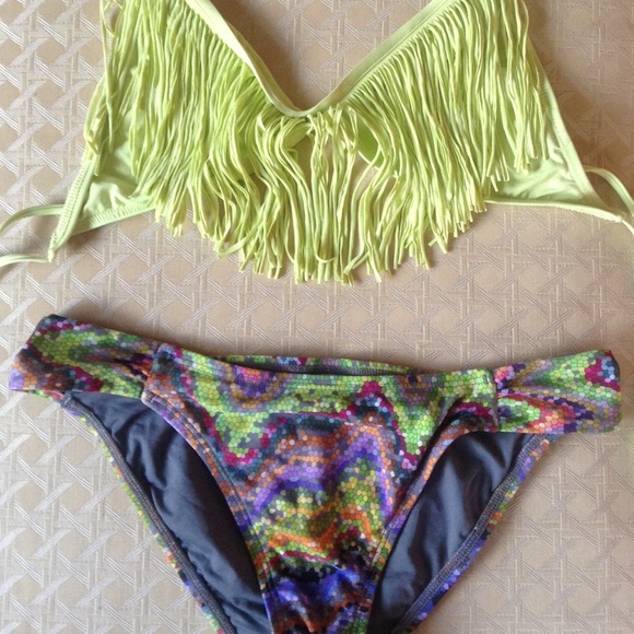 L*SPACE Bikini Set top M and bottom S - Picture 3 of 4