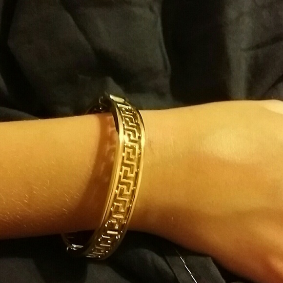 Goldtone bracelet