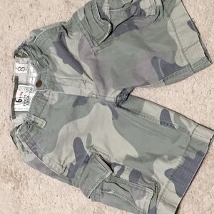 GAP boys size 8 camo shorts