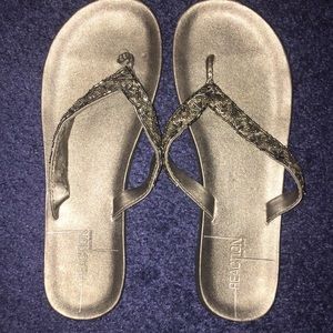Kenneth Cole Flip flops