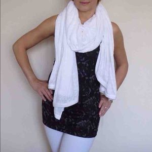 Lululemon Manifesto scarf... Ex condition!