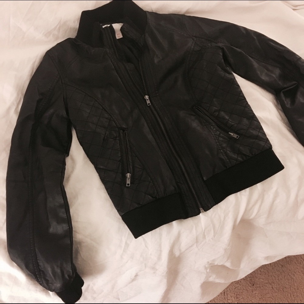 ⛔️ SOLD  Black Faux Leather Bomber Jacket