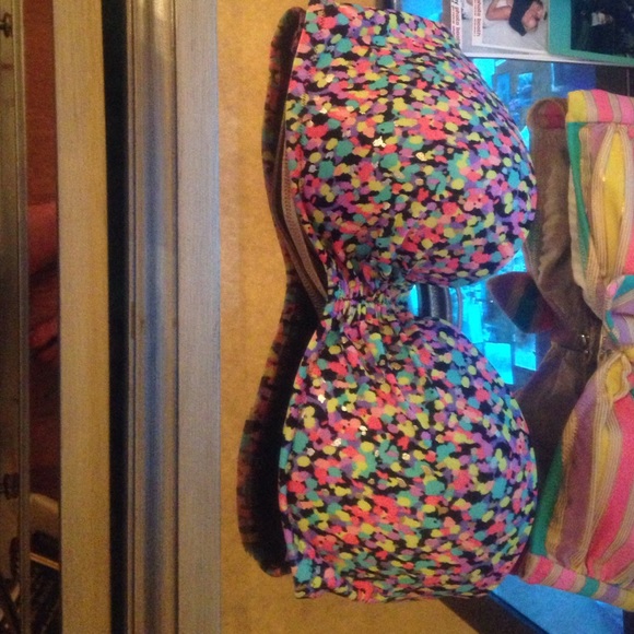 Victorias's secret swimsuit top size 32D fits a C! - Picture 1 of 2