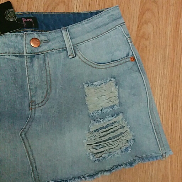 📢FREE WITH A PURCHASE $50 or moreCute Denim Skirt - Picture 3 of 4
