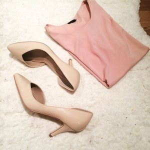 Nude patent leather pump