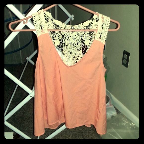 Coral V-neck tank top w/ lace crochet pattern