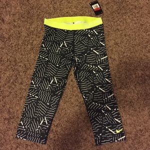 Nike pro dri-fit capris