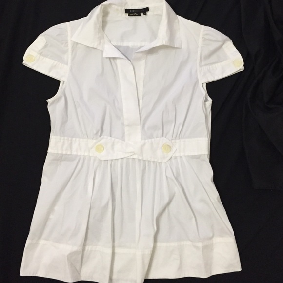BCBGMaxazria white cream blouse very cute size M