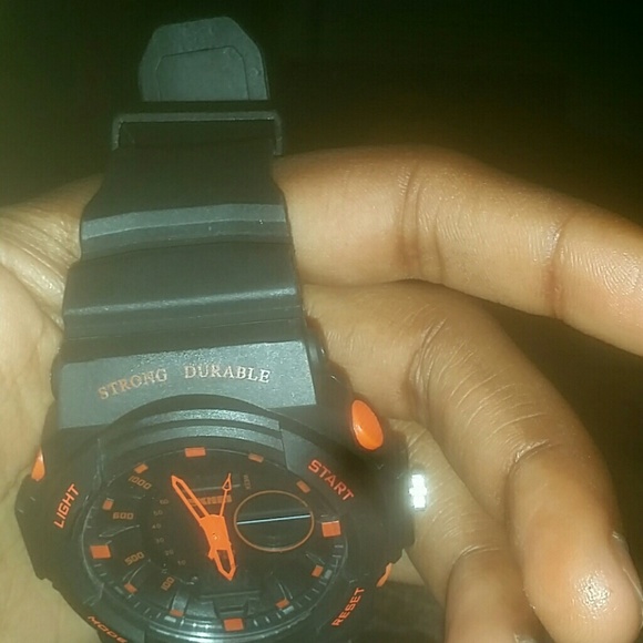 Watch - Picture 2 of 4