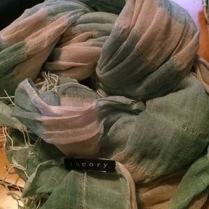Theory scarf