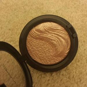 Mac Extra Dimension  Skin finish Superb