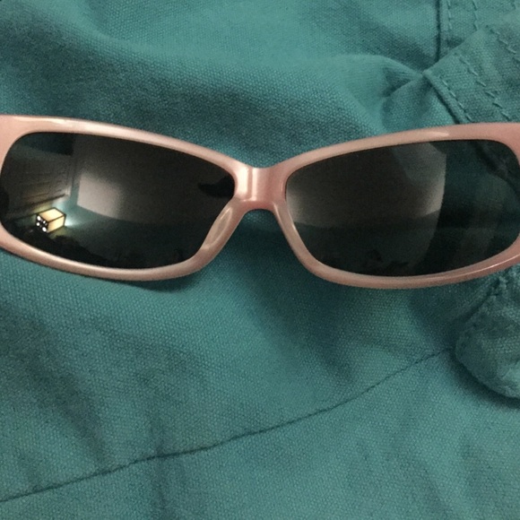 Pink and white dolce and Gabbana sunglasses - Picture 4 of 4