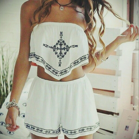 💮SOLD💮Two-Piece Crop Top and Shorts