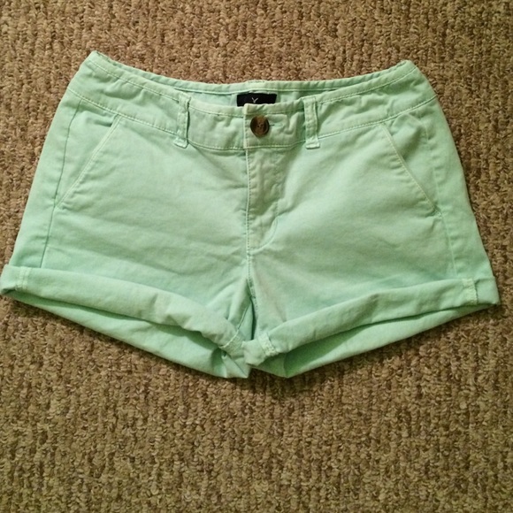 NWOT Women's AEO Twill Midi Short