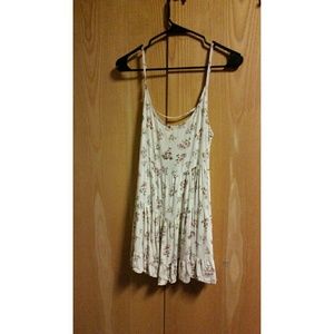 Brandy melville Cream floral jada 💕