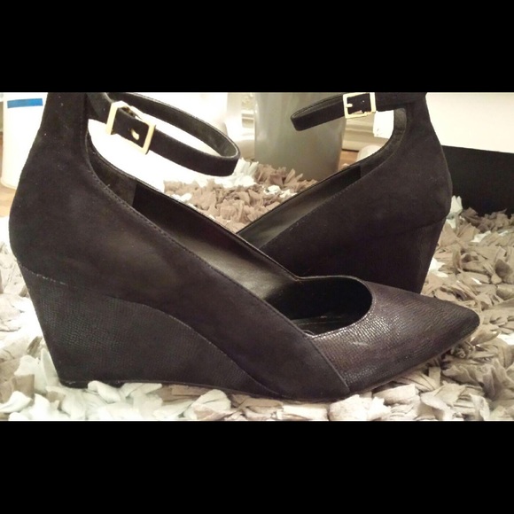 BCBG size 8 black suede and leather wedges