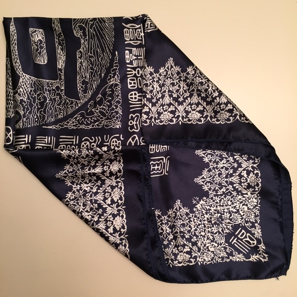 Brand new scarf, 39"x39"