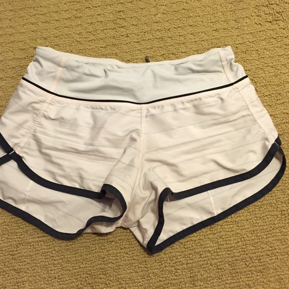 Size 2 lulu lemons speed shorts