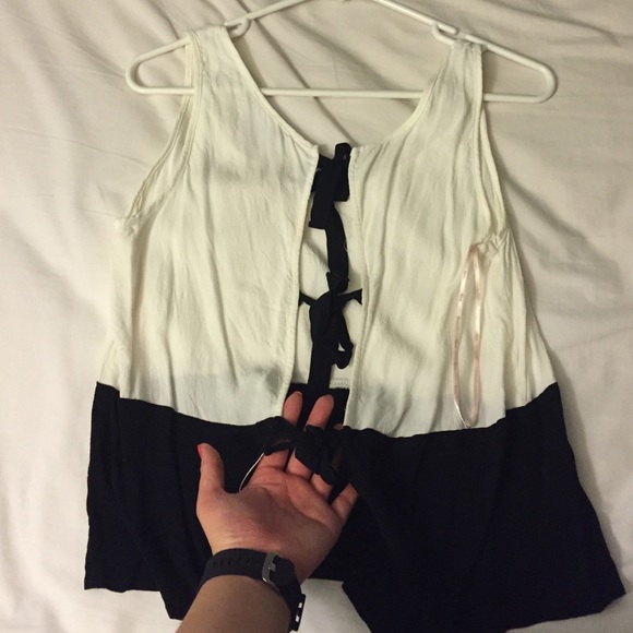 F21 black/white color blocking tank open back - Picture 2 of 2